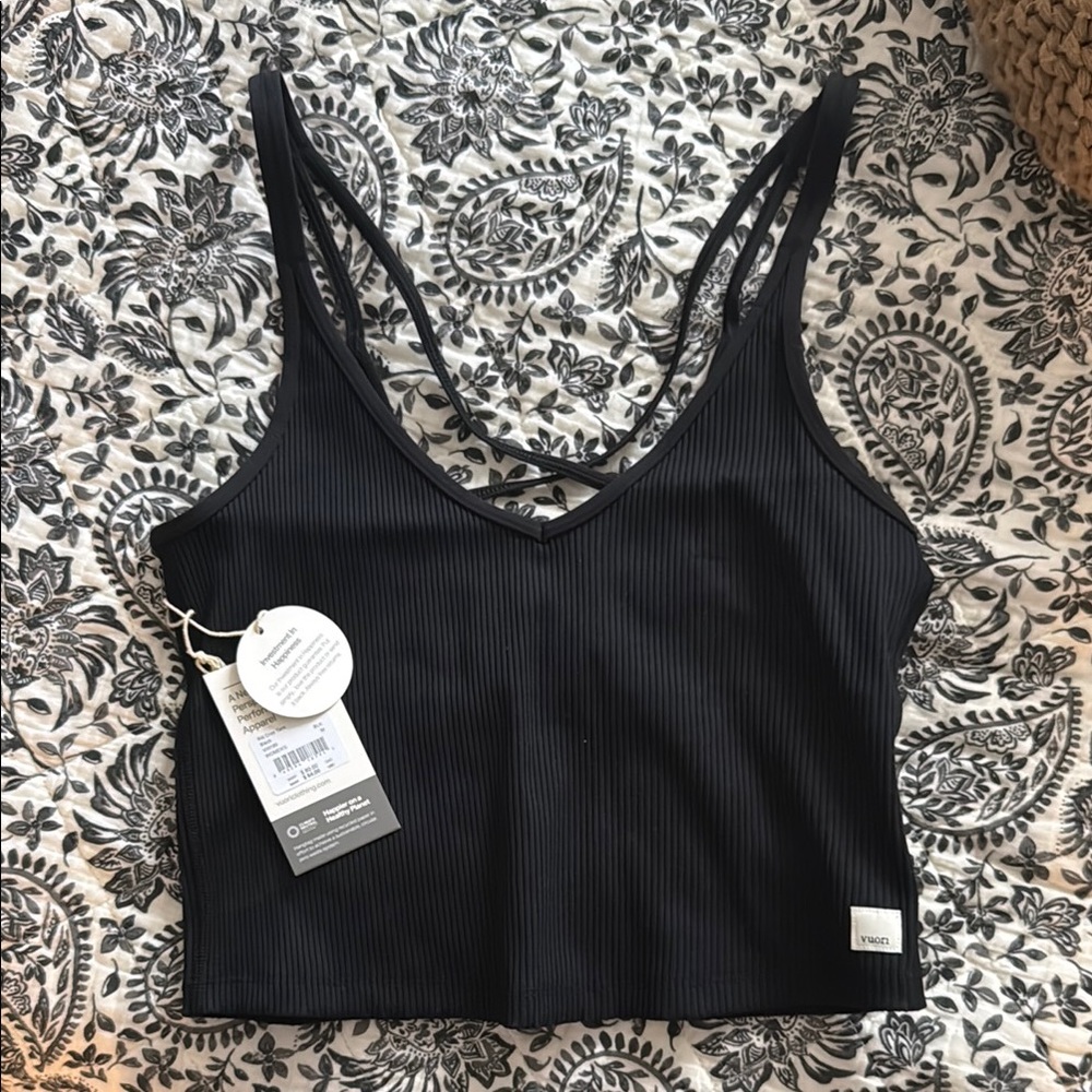 NWOT Vuori Ribbed Crop Top